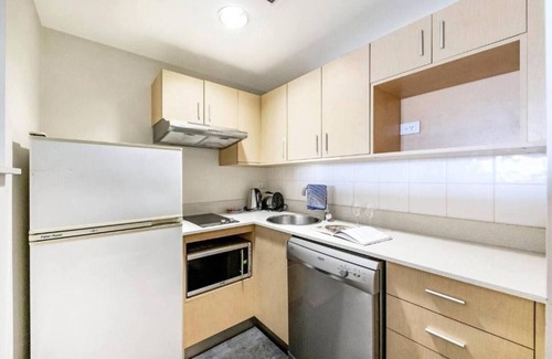 Darwin City Centre Apartment | Lush Vista Poolside Living on Esplanade w Balcony
