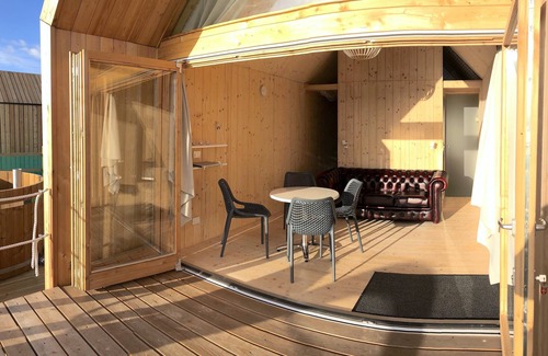 Brightlingsea Cabin | Lushna Mezzannine at Lee Wick Farm - 3 adults max or 2 adults & 3 kids