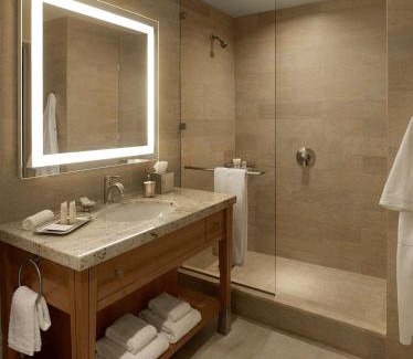 Westwood Hotel | Luskin Hotel