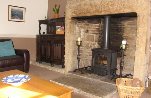 Kildwick Cottage | LUTINBELL COTTAGE with direct access to the Leeds Liverpool Canal
