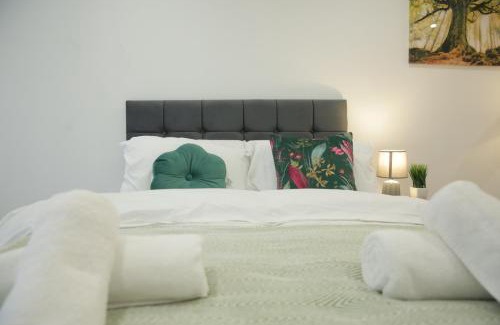 Luton House | Luton Nook and Kitchen 4 mins to Luton AirPort