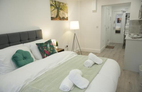 Luton House | Luton Nook and Kitchen 4 mins to Luton AirPort