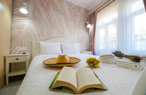 Bozcaada Bed & Breakfast | Lutro Otel