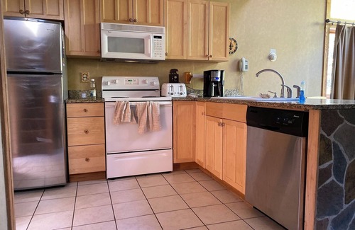 Lutsen House | Lutsen Escape - Spacious deck n' Grill Townhome
