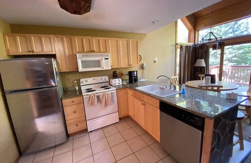 Lutsen House | Lutsen Escape - Spacious deck n' Grill Townhome