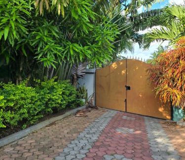 Midlands House | Luvish guest house