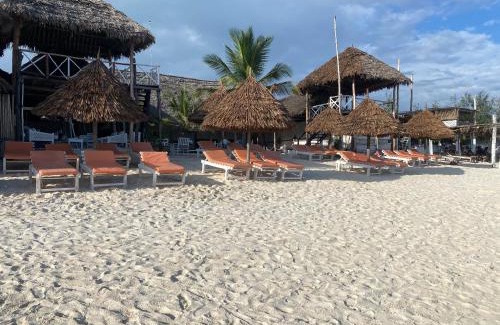 Gede Bed & Breakfast | Luwa Beach&Suits