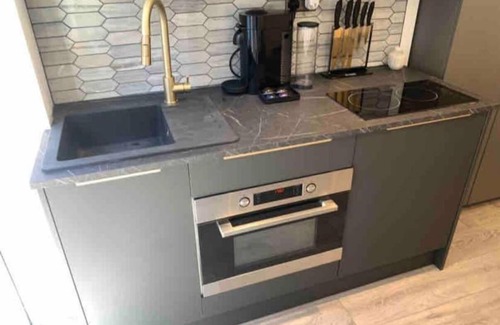 Salford Apartment | Lux 1B Studio Salford nr Salf Royal, McrCC, Coop Live, RHS, Old Traff, SalfQuays