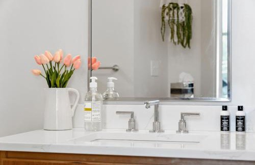 Mount Auburn Apartment | Lux 1BR - Amazing Cafe - Views - Located near ALL