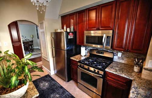 San Jacinto Apartment | Lux 2/1 -Steps 2 BEACH! Huge Living Room ☆ Self Check in ☆ Bikes ☆Grill