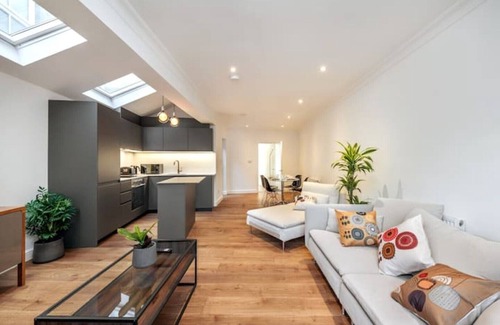 Elephant and Castle Apartment | Lux 2 Bed 2 Bath with Garden, Big Ben, Westminster