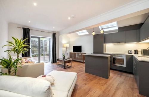 Elephant and Castle Apartment | Lux 2 Bed 2 Bath with Garden, Big Ben, Westminster