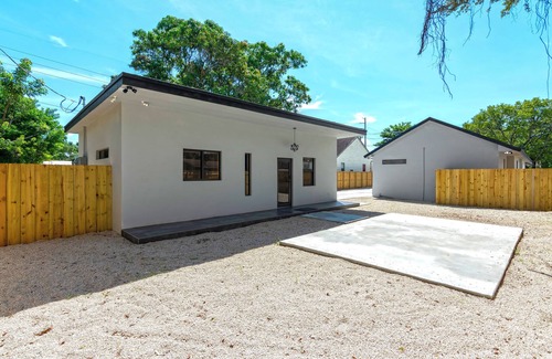 Buena Vista Apartment | Lux 2 Bed Apartment Close to Everything