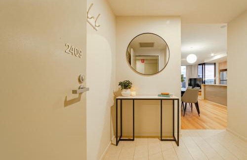 Brisbane Central Business District Apartment | Lux 24th floor 2br 2bath, Infinity pool, Gym, Wifi