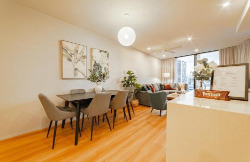 Brisbane Central Business District Apartment | Lux 24th floor 2br 2bath, Infinity pool, Gym, Wifi