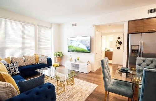 Downtown Apartment | Lux 2BD/2BTH apartment in Glendale with WiFi, fitness room, pool
