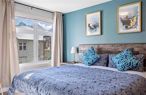 Canmore Apartment | Lux 2BR 5BD Suite Mountain view!
