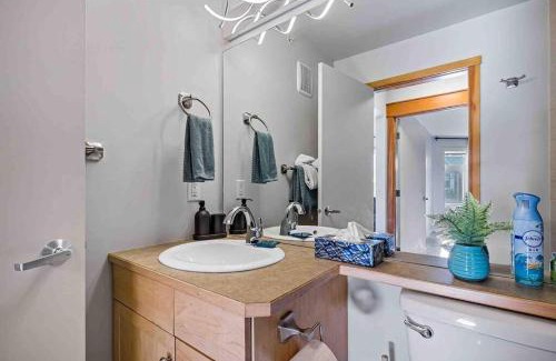 Canmore Apartment | Lux 2BR 5BD Suite Mountain view!