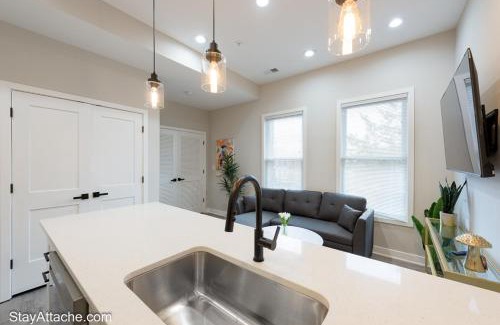 Southeast Apartment | LUX 2BR Apartment in DC with Patio