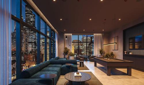 The Loop Apartment | Lux 3 Bed 3 Bath High Rise with Gym & Amenities