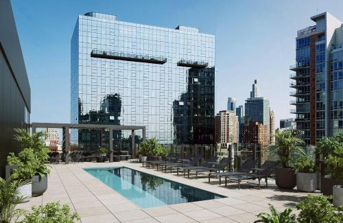 The Loop Apartment | Lux 3 Bed 3 Bath High Rise with Gym & Amenities