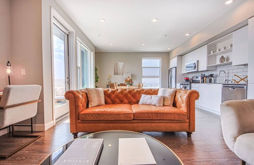 Carthay Circle Apartment | Lux 3 Bedroom in Hollywood w/Parking & Balcony!