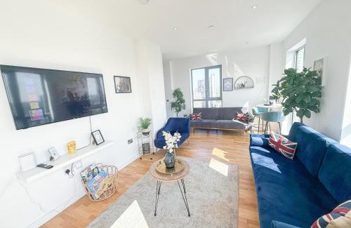 St. Mary's Park Apartment | Lux 3-Bedroom Penthouse in Battersea with 3 Private Balconies near Clapham , Nine Elms