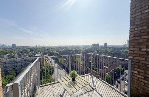 St. Mary's Park Apartment | Lux 3-Bedroom Penthouse in Battersea with 3 Private Balconies near Clapham , Nine Elms