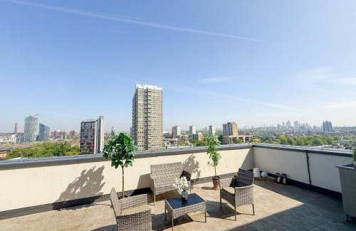 St. Mary's Park Apartment | Lux 3-Bedroom Penthouse in Battersea with 3 Private Balconies near Clapham , Nine Elms