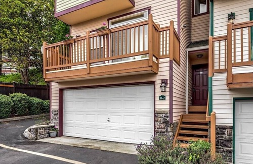Education Hill House | Lux 3-bedroom townhome