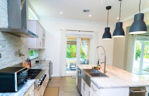 Patricks Island Villa | Lux 4 bd Ocean View House w/ Pool and Yoga Studio