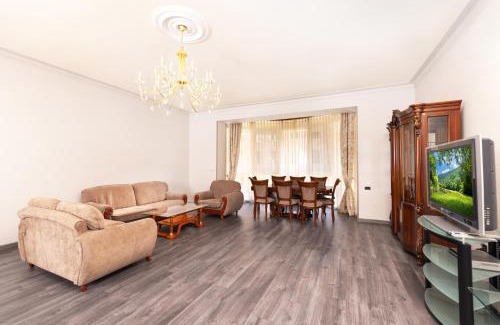 Kentron Apartment | Lux Apartment On Amiryan Street, 2 Bedrooms, 2 Bathrooms, Open Balcony