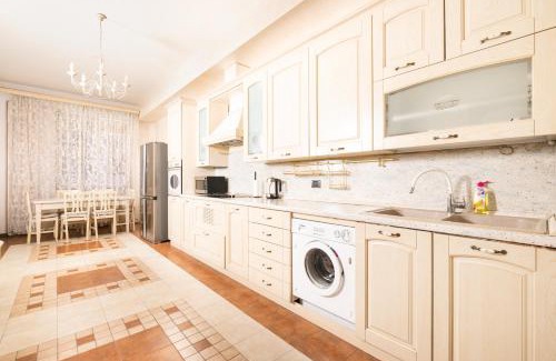 Kentron Apartment | Lux Apartment On Amiryan Street, 2 Bedrooms, 2 Bathrooms, Open Balcony