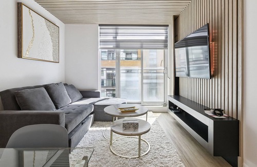 Summerhill Apartment | Lux Apt Yorkville 2bed 2bath Gym