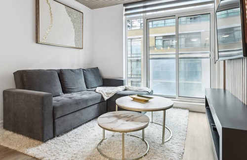 Summerhill Apartment | Lux Apt Yorkville 2bed 2bath Gym