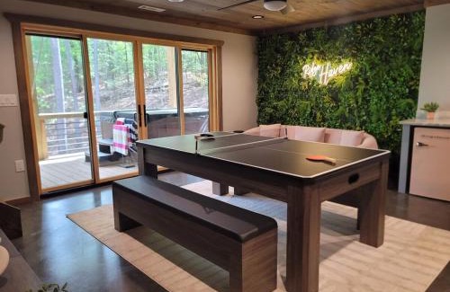 Mineral Bluff House | Lux Blue Ridge Cabin, Hot tub, Swing, PingPong!