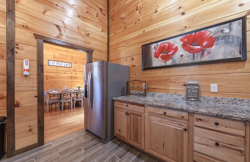 Gatlinburg - Pigeon Forge House | Lux cabin near strip 5 Bdrm + King & Hot Tub - 44
