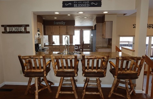 Hidden Valley House | Lux Cabin w/hot tub, playground, game room, bb court,walking trail, resort pool