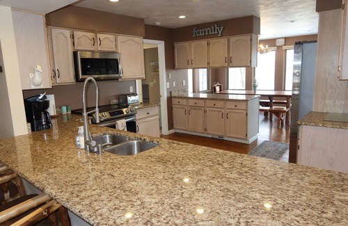 Hidden Valley House | Lux Cabin w/hot tub, playground, game room, bb court,walking trail, resort pool