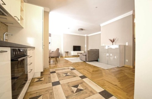 Kreuzberg Apartment | Lux Central 1BD Terrace Oasis
