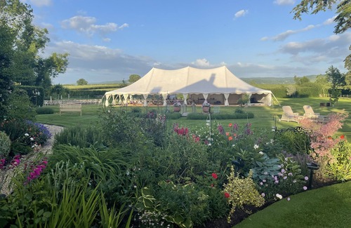 Broadway House | Lux Cotswold Old Rectory & superb gardens, pool, tennis, for holidays & weddings