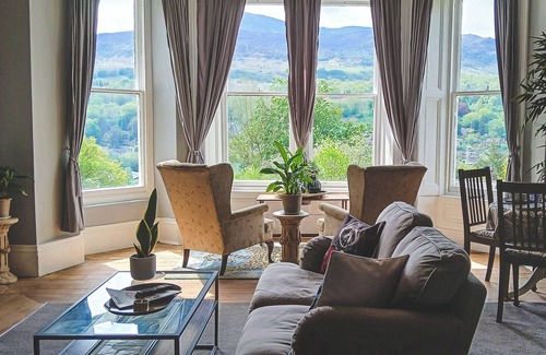 Dolgellau Bed & Breakfast | Lux double&lounge area/en suite.fab hosts/stylish interiors.incredible views