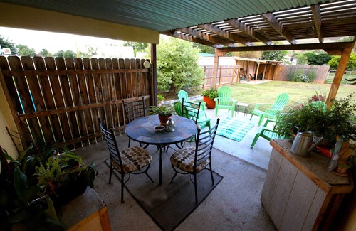 Alpine House | Lux/Downtown Alpine/Spacious Historic 'Bottle House' 4 Beds, near Marfa
