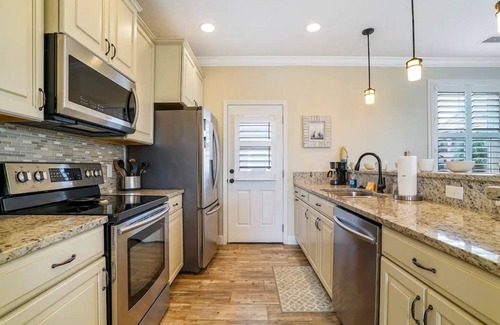 Lincolnville House | Lux Downtown St. Aug Getaway - Walkable, Pet Friendly, Parking, Sleeps 6