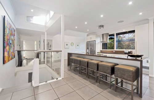 Mount Eliza House | Lux Escape on the Peninsula - Pool, Spa & Nature