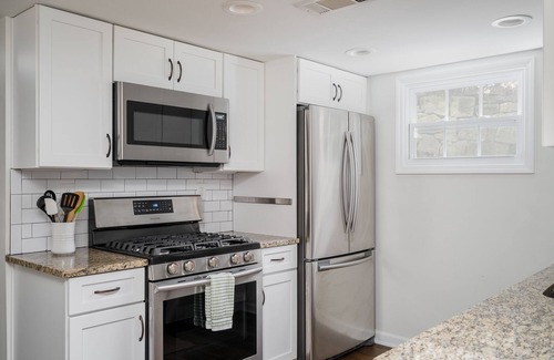 Piedmont Heights House | Lux Family-Friendly Midtown Bungalow 3BR/2BA - 5 min walk to Beltline!