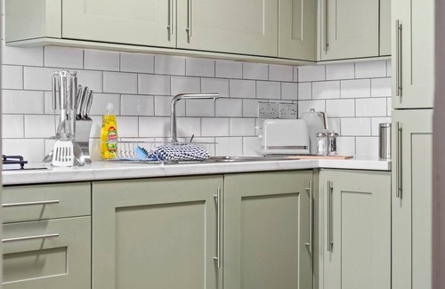Wakefield Apartment | Lux Georgian House in Yorkshire - Parking - Garden