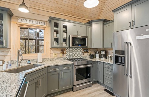 Smithville Cabin | Lux Getaway by Center Hill Lake - Hot Tub - 3BD/3BA + Bunk Room