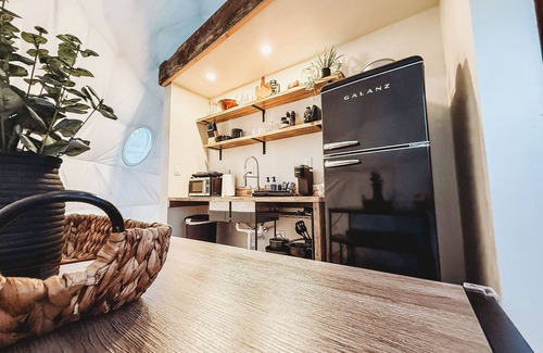 Lakeside House | Lux Glacier Dome Hot Tub Sauna Walk 2 FlatheadLake 45 mins from Glacier