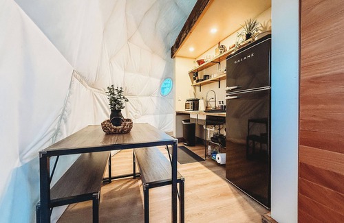 Lakeside House | Lux Glacier Dome Hot Tub Sauna Walk 2 FlatheadLake 45 mins from Glacier